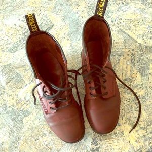 Dr. Martens Women’s Size 6  Newton Red Leather